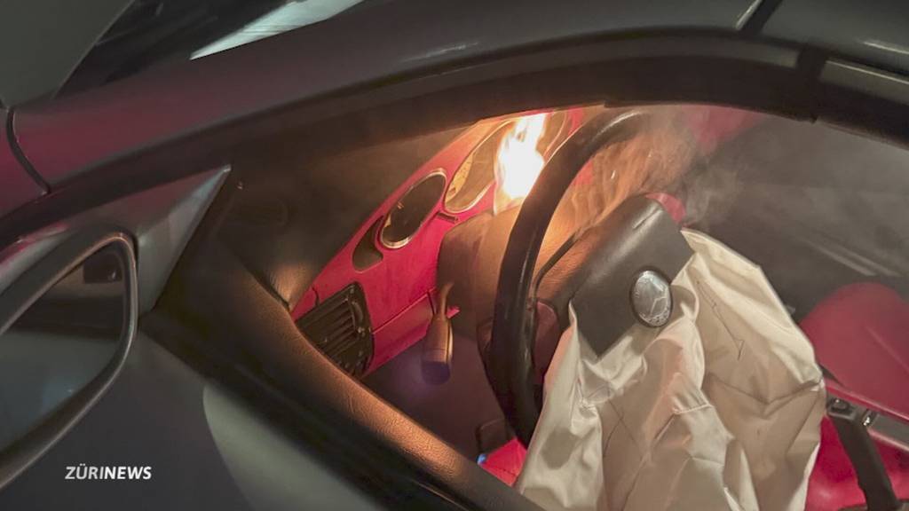 Airbag explodiert – frisch gekaufter Wagen geht am selben Tag in Flammen auf