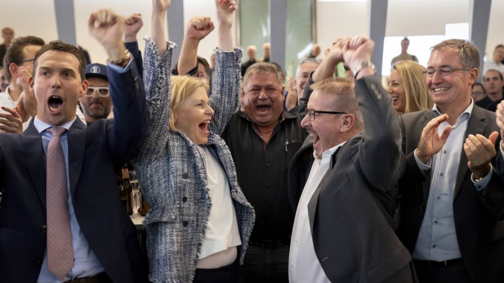Die SVP im Kanton St. Gallen hatte am Wahlsonntag allen Grund zur Freude. (KEYSTONE/Christian Merz)