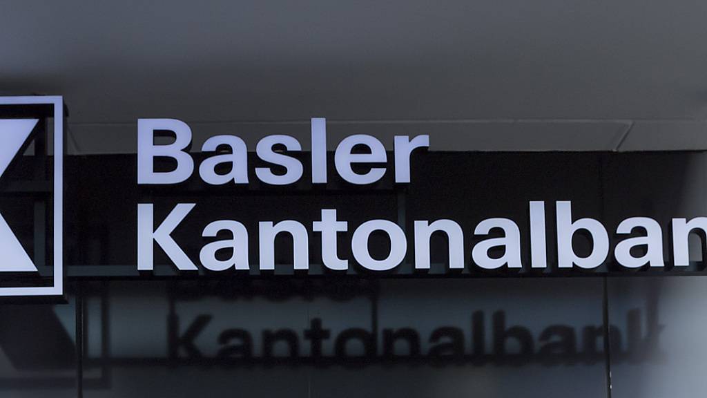 Die Basler Kantonalbank (BKB) wird in den Jahren 2025 bis 2028 jährlich 15,2 Millionen Franken für die Abgeltung der Staatsgarantie bezahlen. Der Betrag liegt damit um 5 Millionen höher als in der letzten Vier-Jahres-Periode. (Archivbild)