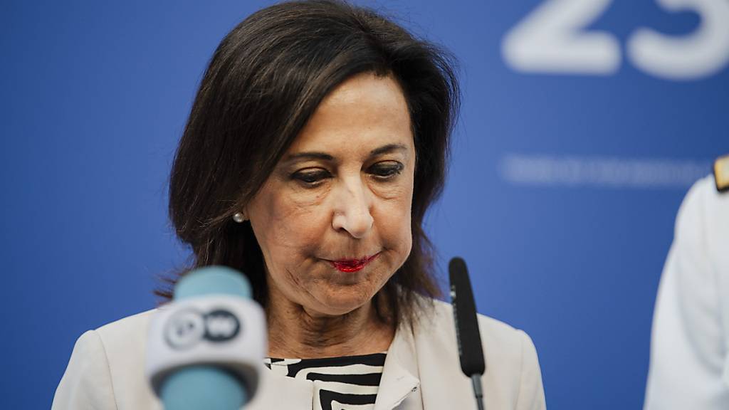 ARCHIV - Die spanische Verteidigungsministerin Margarita Robles bei der Ankündigung der Abgabe von Patriot-Raketen und anderen Rüstungsgütern an die Ukraine angekündigt. Foto: Mateo Lanzuela/Europapress/dpa