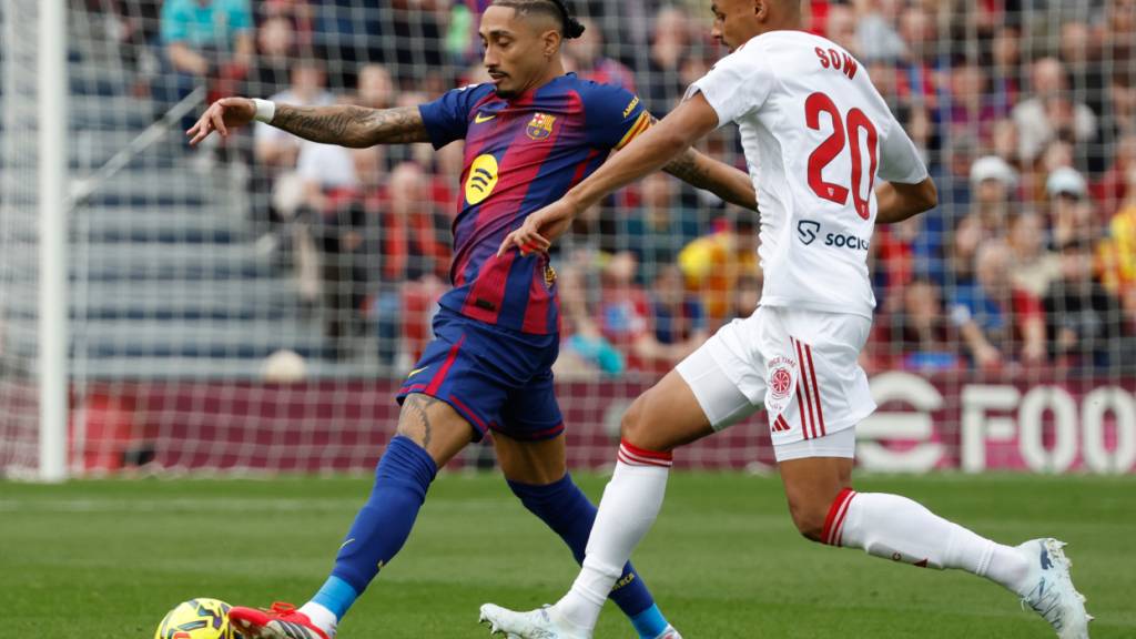 Djibril Sow (rechts) im Duell mit Barcelonas Matchwinner Raphinha