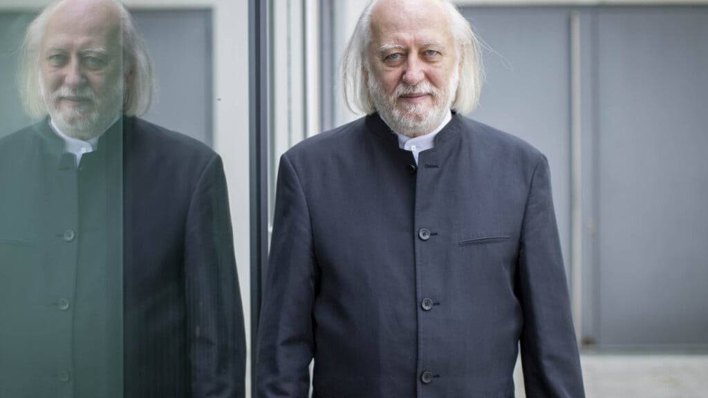 Der ungarische Autor László Krasznahorkai ist der Literaturnobelpreisträger 2025. Vor 15 Jahren wurde er in Leuk mit dem Spycher: Literaturpreis ausgezeichnet. Dieser Preis ist mit mehrwöchigen Schreibaufenthalten im Oberwalliser Ort verbunden. (Archivbild)
