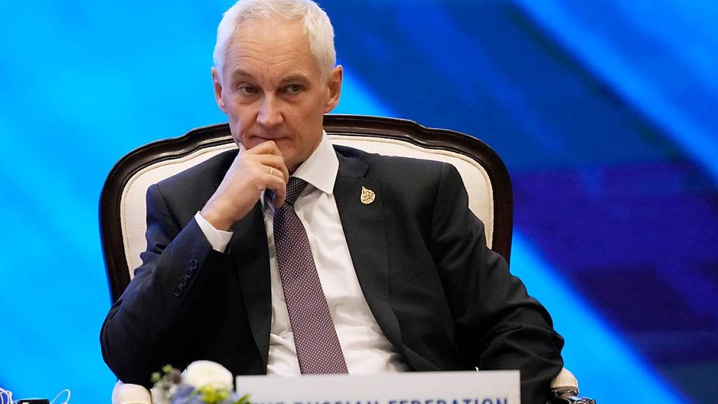 ARCHIV - Andrej Beloussow, neuer Verteidigungsminister von Russland, nimmt an einer Diskussion während des Apec-Gipfels teil. Foto: Sakchai Lalit/AP/dpa