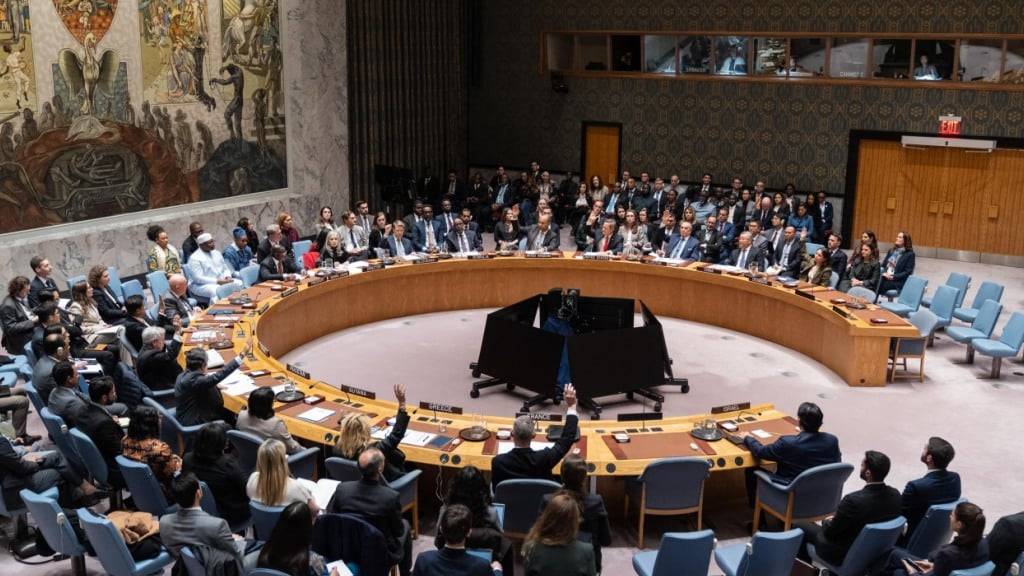 dpatopbilder - Die Mitglieder des UN-Sicherheitsrats stimmen im UN-Hauptquartier über einen von den USA eingebrachten Resolutionsentwurf zur Ermächtigung einer internationalen Stabilisierungstruppe in Gaza ab. Foto: Lev Radin/ZUMA Press Wire/dpa