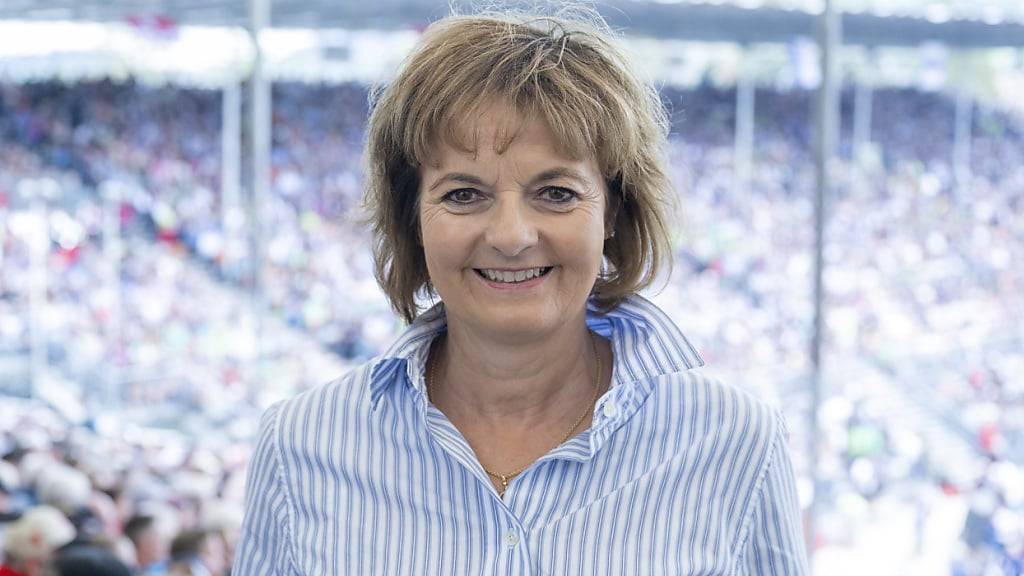 Ruth Metzler ist in der Politik gross geworden, ist aber mit dem Sport verbunden. Hier posiert sie vergangenen September am Jubiläums-Schwingfest in Appenzell