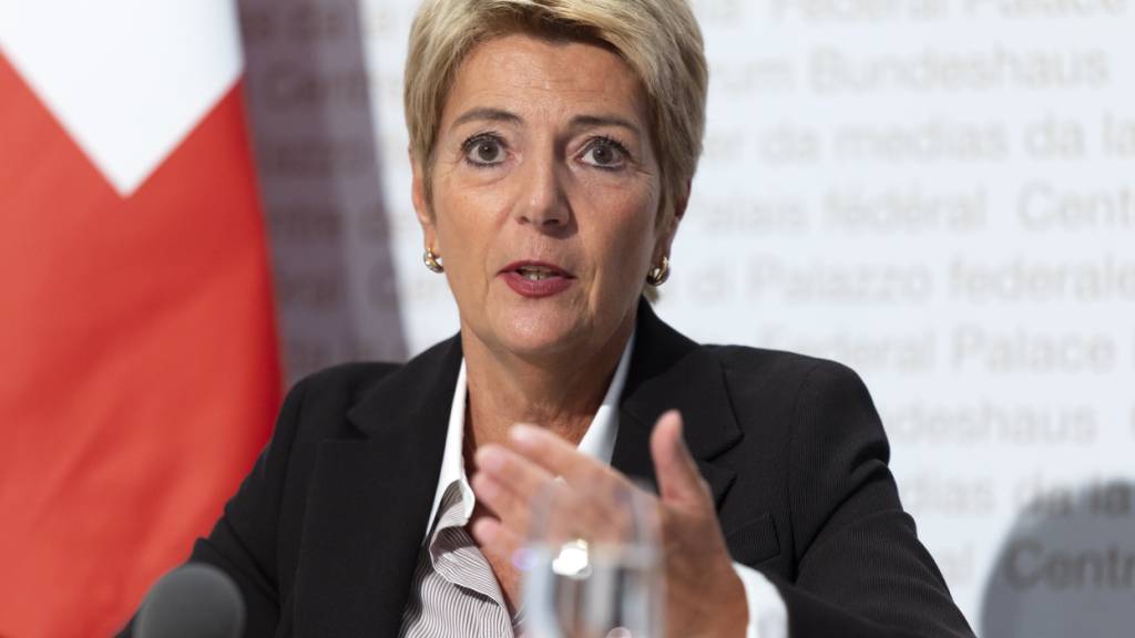 Finanzministerin Karin Keller-Sutter wirbt für ein Nein zur Steuerinitiative der Mitte-Partei. Die Abschaffung der Heiratsstrafe sei mit dem Ja zur Individualbesteuerung bereits Tatsache.