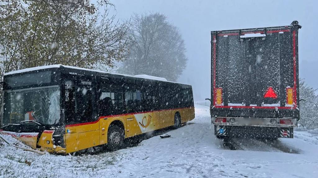 Unfall mit einem Postauto in Fischbach