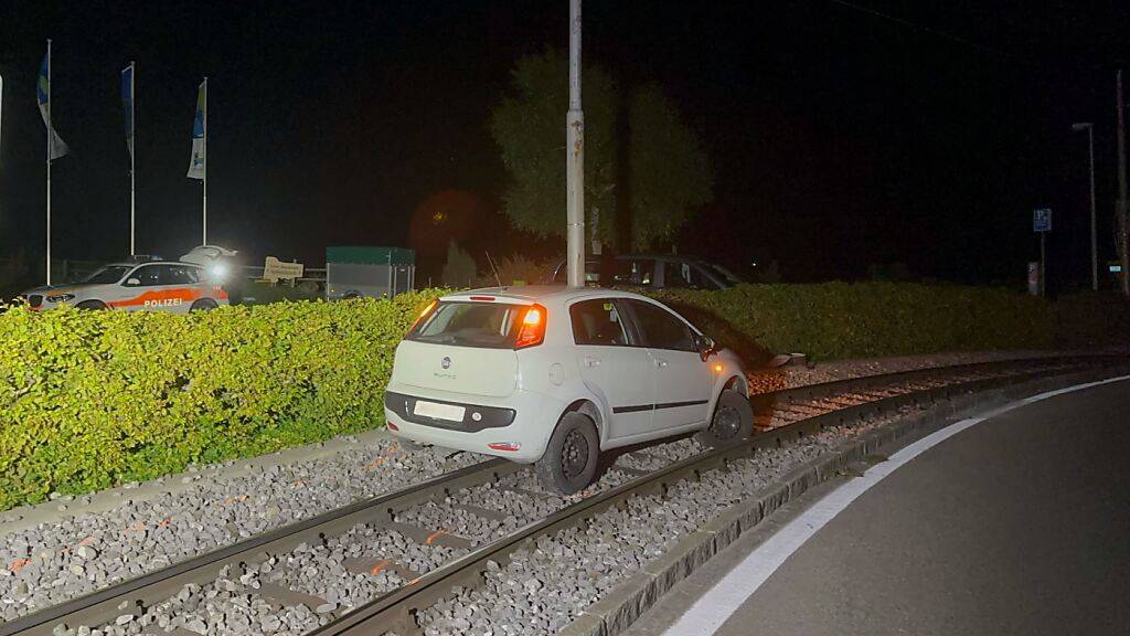 Die 23-Jährige geriet mit ihrem Auto in Speicher AR auf das Trassee der Appenzeller Bahnen.