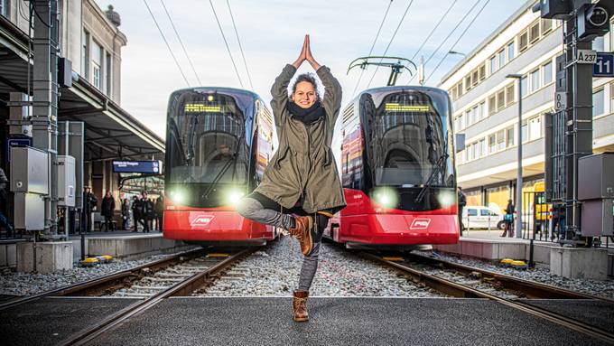 Yoga im Zug: «Das Wackeln ist ein super Element»