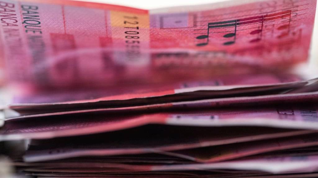 Wie viel Geld sich in den erbeuteten Kisten befand, war am Nachmittag nicht bekannt. (Symbolbild)