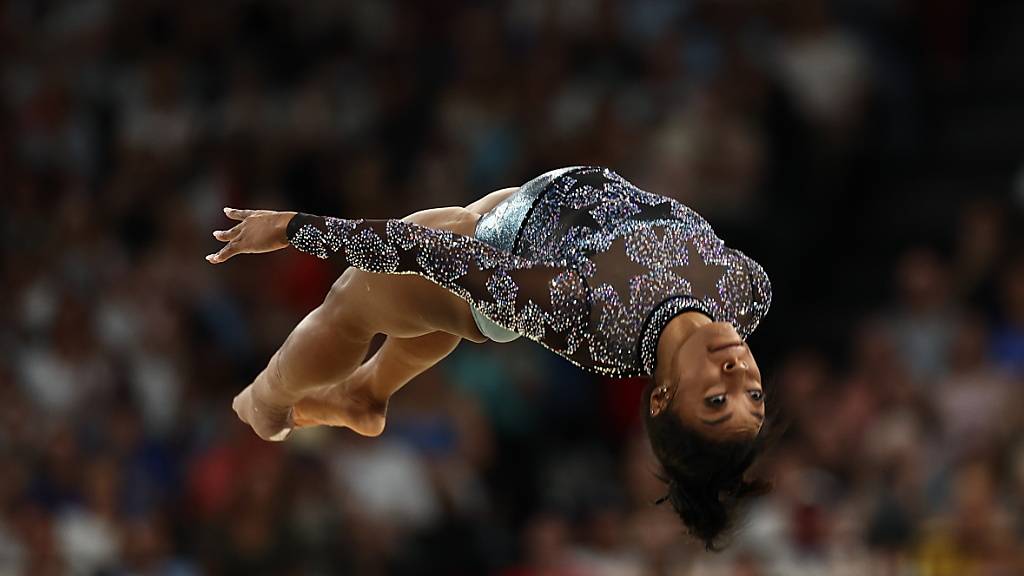 Biles verzückt in der Qualifikation trotz Handicap