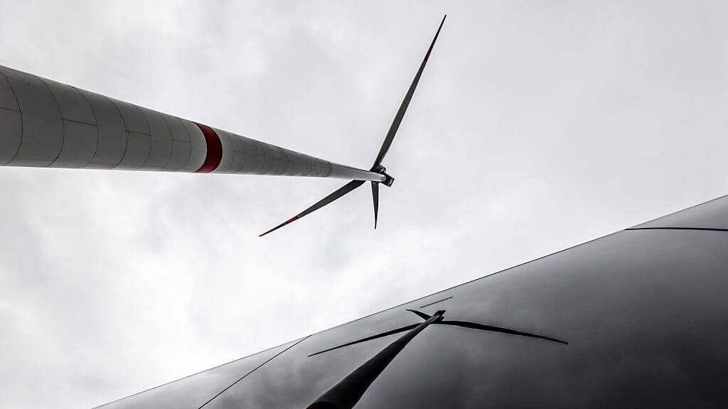 Auf den Flumserbergen wird ein 120 Meter hoher Windmessmast aufgestellt