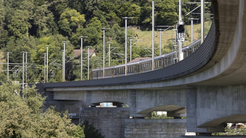 Der Wirtschaftsdachverband Economiesuisse schlägt öffentlich-private Kollaborationen für die Schweizer Verkehrsinfrastruktur vor. (Archivbild)