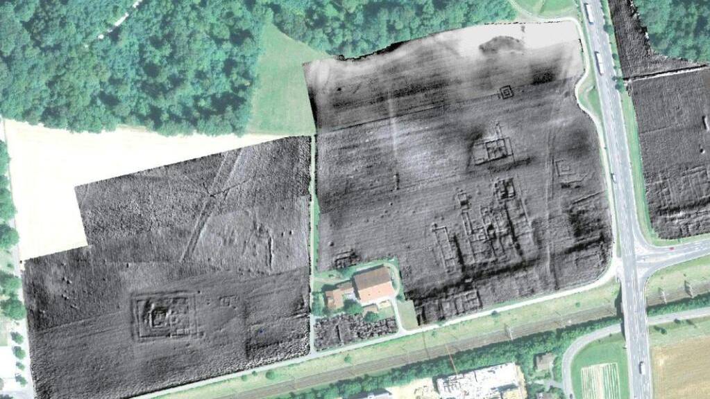 Blick in die Vergangenheit: Die Überreste der im Boden steckenden Siedlung im Lindfeld in Lenzburg zeichnen Dank moderner Messemethoden ab. Links im Bild sind die Überreste des Tempels aus der Römerzeit zu sehen.
