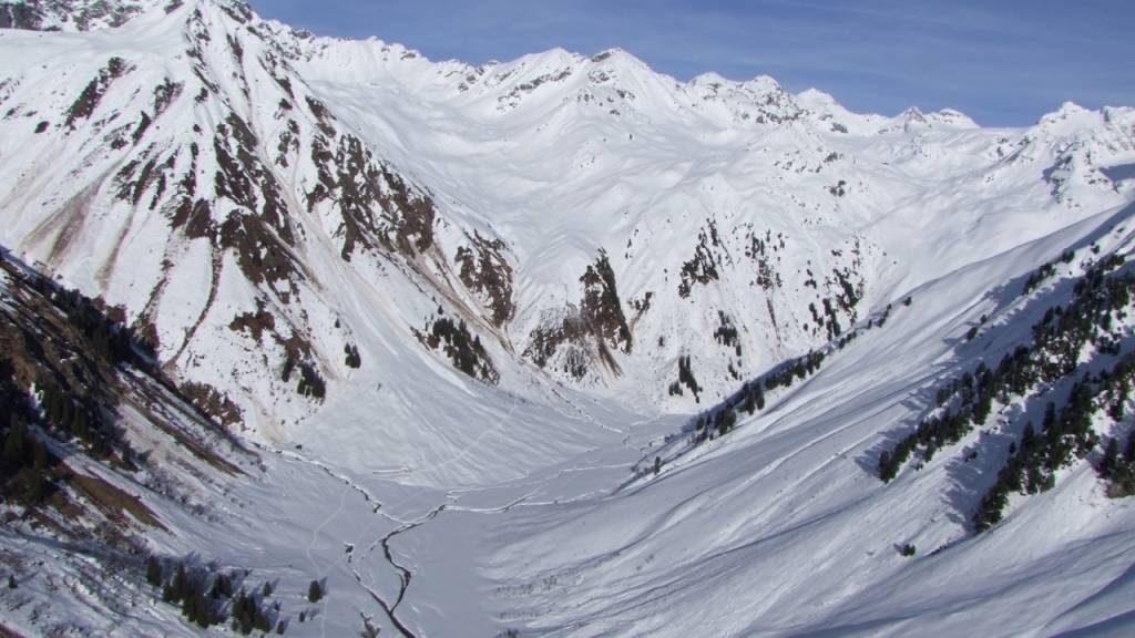 Im Gebiet von Klosters GR sind am Freitagnachmittag zwei Skitourenfahrer bei einem Lawinenunglück getötet worden.