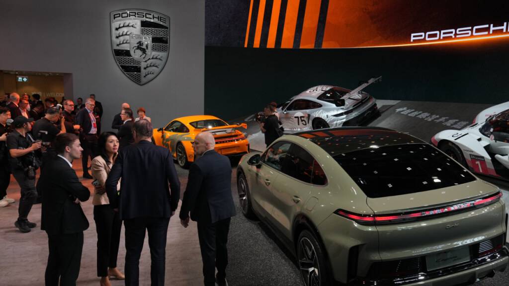 In China verzeichnete Porsche einen Absatzrückgang um einen Drittel - im Bild die Präsentation des neuen Porsche Cayenne an der Auto China 2026. (Archivbild)