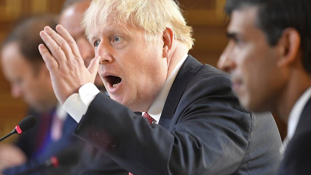 ARCHIV - Boris Johnson (M), Premierminister von Großbritannien, hat von der EU mehr Tempo und Entgegenkommen gefordert. Foto: Toby Melville/Reuters Pool/AP/dpa