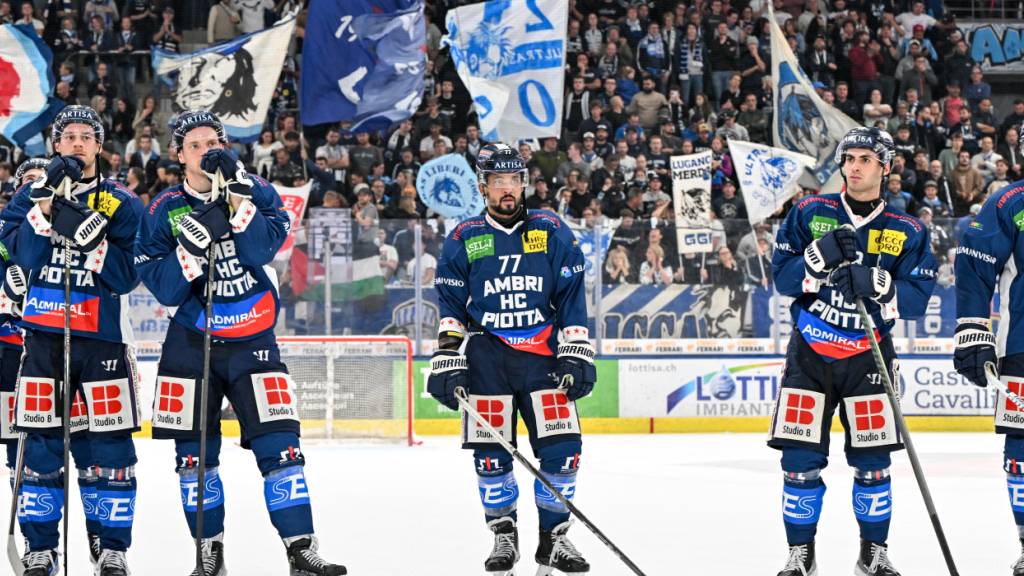 Die Spieler von Ambri-Piotta nach dem 0:3 am Dienstag gegen Davos