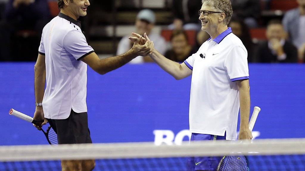 Roger Federer und Bill Gates spielten beim «Match for Africa 4» in Seattle zusammen Doppel und siegten 6:4