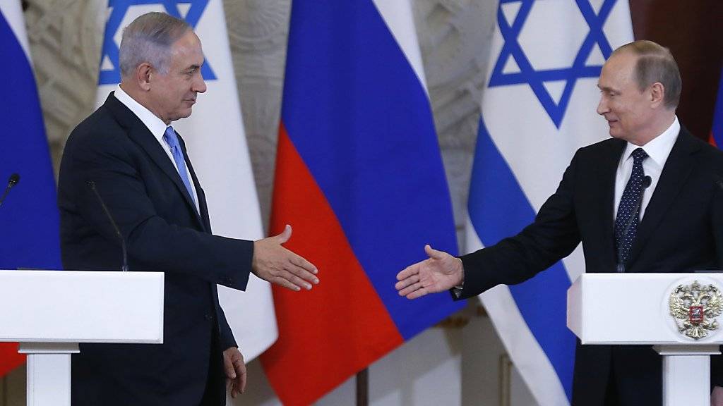 Israels Ministerpräsident Netanjahu (links) und der russische Präsident Putin in Moskau.