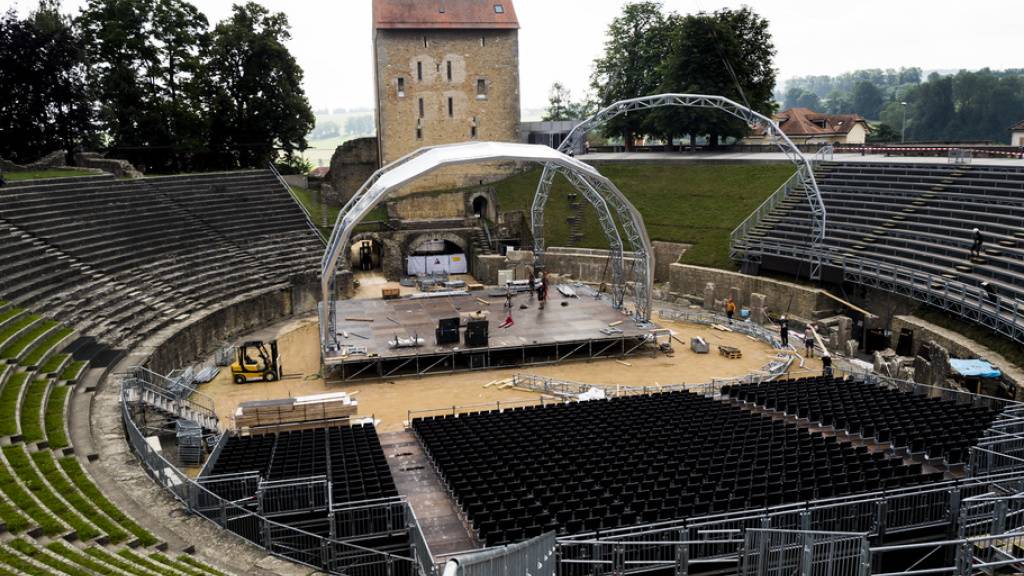 Das Amphitheater Avenches VD wurde im 2. Jahrhundert vollendet. Den Wehrturm am Osteingang, der heute das römische Museum beherbergt, liess der damalige Bischof von Lausanne im 11. Jahrhundert errichten. (Archivbild)