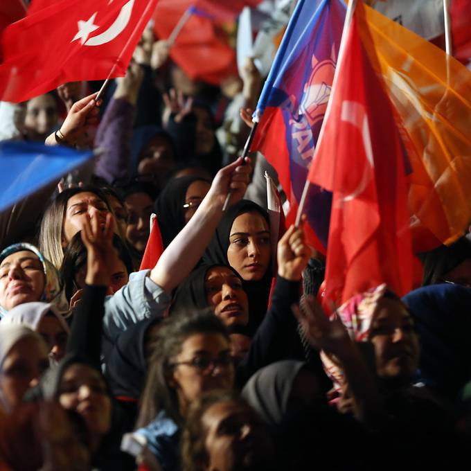 Erdogan verfehlt Mehrheit – Entscheidung erst in Stichwahl