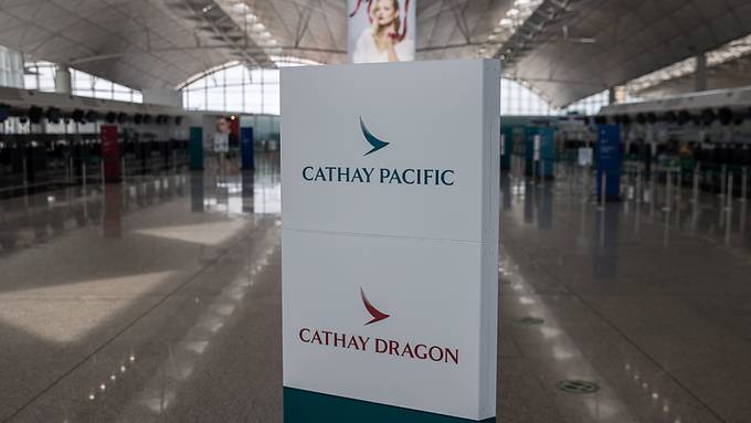 Fluggesellschaft Cathay Pacific baut fast 25 Prozent der Stellen ab