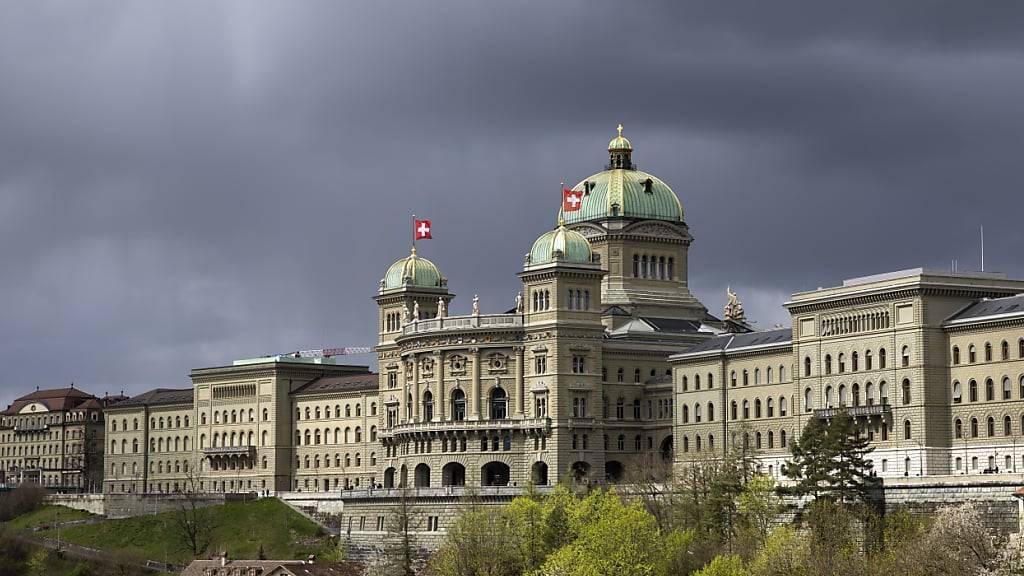 Die Mitglieder des eidgenössischen Parlaments müssen keine Transparenz über die Höhe ihrer Nebeneinkünfte schaffen. (Archivbild)