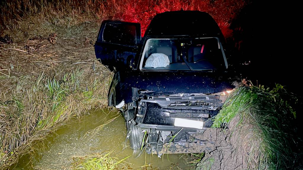 Autofahrerin (25) landet betrunken in Bachbett