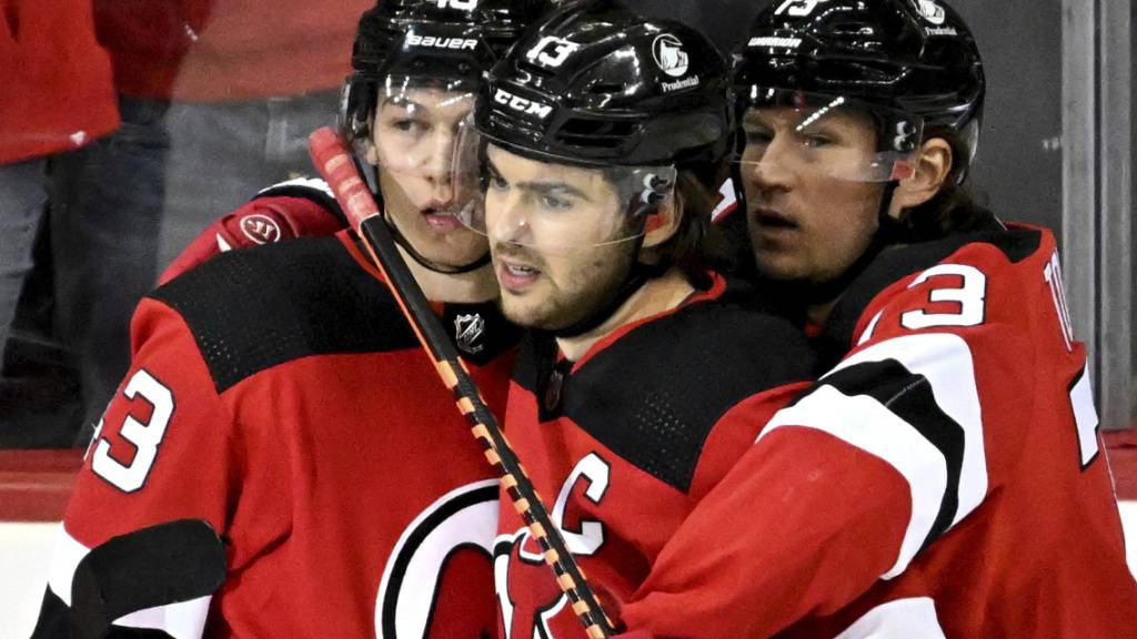 Nico Hischier steuerte einen Treffer beim Sieg der New Jersey Devils bei