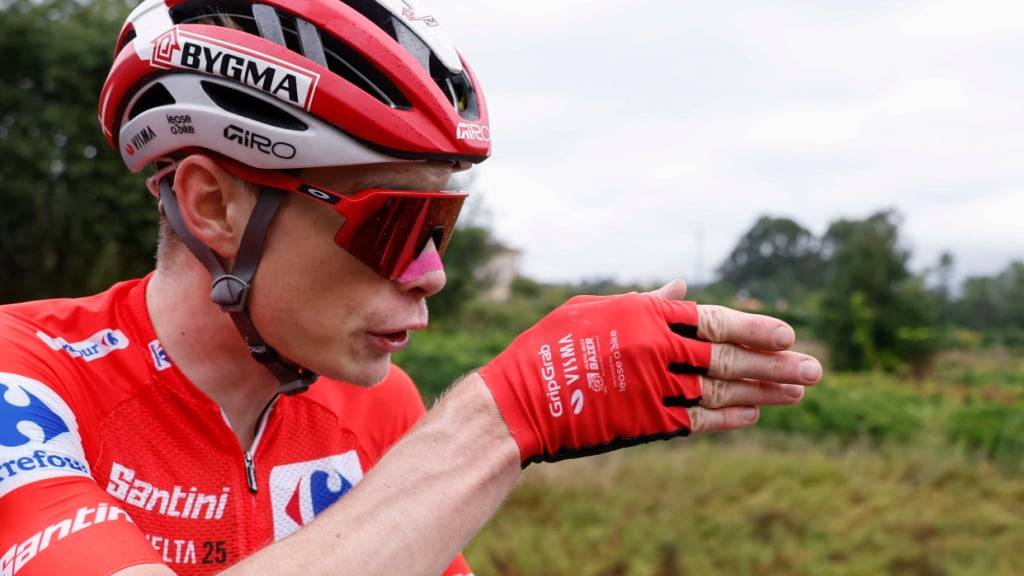 Der Däne Jonas Vingegaard hat den Vuelta-Gesamtsieg voll im Fokus, vor der letzten Etappe nach Madrid führt er die Gesamtwertung deutlich vor João Almeida an