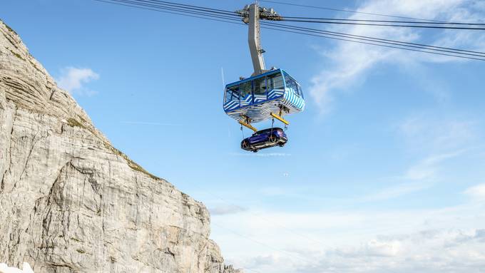 Hier schwebt ein Mini zum Säntis