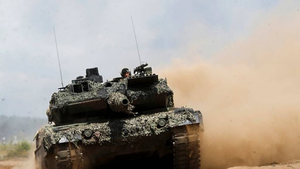 ARCHIV - Ein Kampfpanzer Leopard 2A6 der Bundeswehr nimmt an der litauisch-deutschen Militärübung «Griffin Storm 2023» auf einem Truppenübungsplatz in Pabrade teil. Verteidigungsminister Pistorius (SPD) reiste nach Litauen, um sich dort die gemeinsame Übung der Bundeswehr mit der litauischen Armee anzuschauen. Foto: Mindaugas Kulbis/AP/dpa