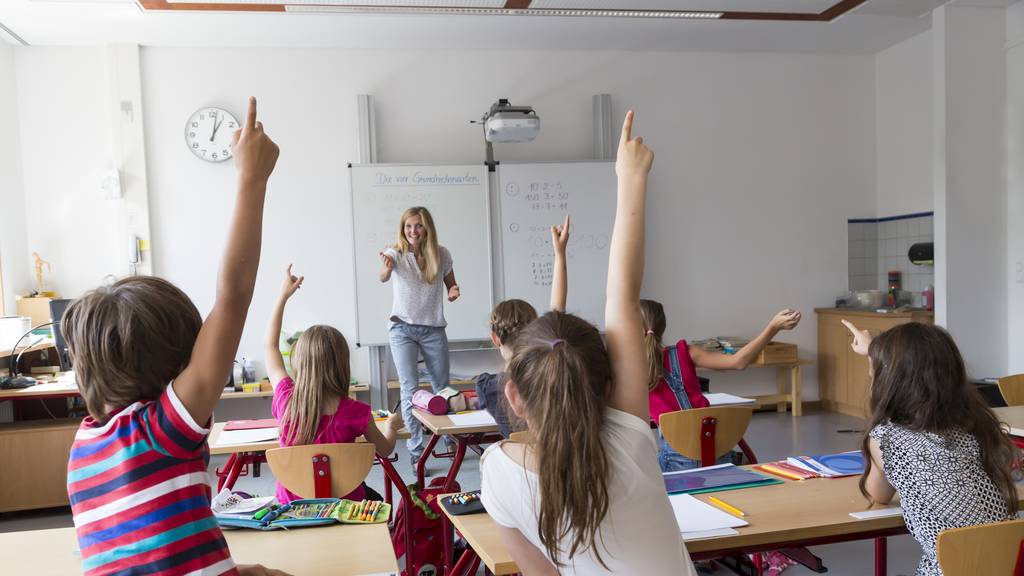 Hunderte Zürcher Lehrer erhalten im August keinen Lohn