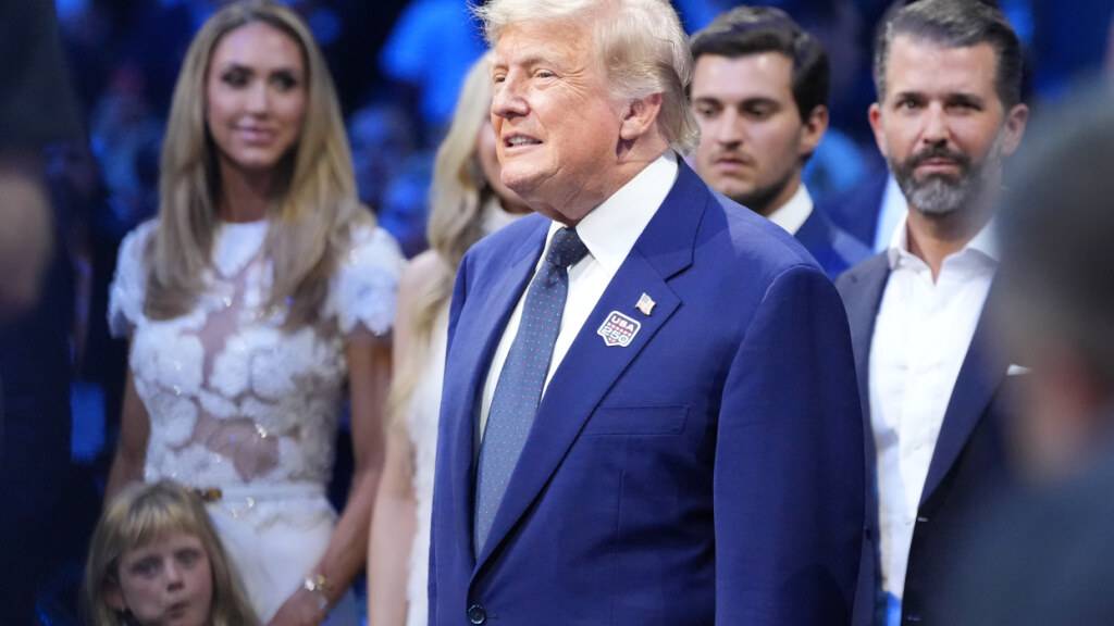 Käfigkämpfe an Trumps Geburtstag - ein Event voller Symbolik
