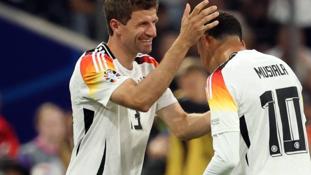 Wachablösung in der deutschen Nationalmannschaft: Thomas Müller (li.) macht Jüngeren Platz