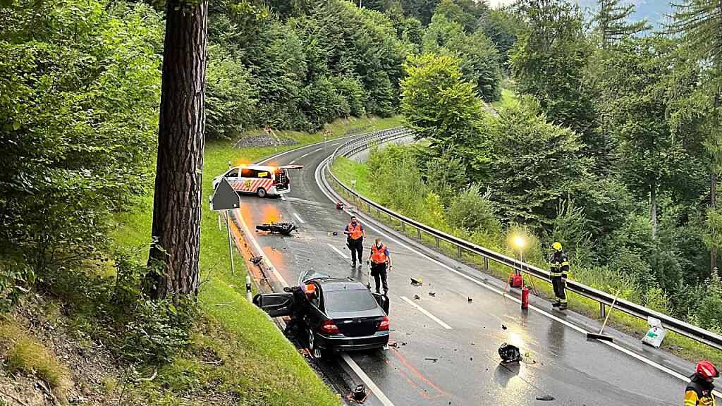 Ein 43-jähriger Motorradfahrer wird bei einem Unfall bei Chur tödlich verletzt.