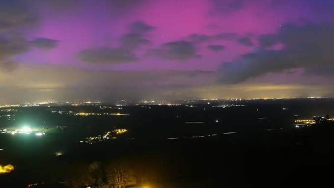 Polarlichter sorgen für Farbspektakel an Schweizer Nachthimmel