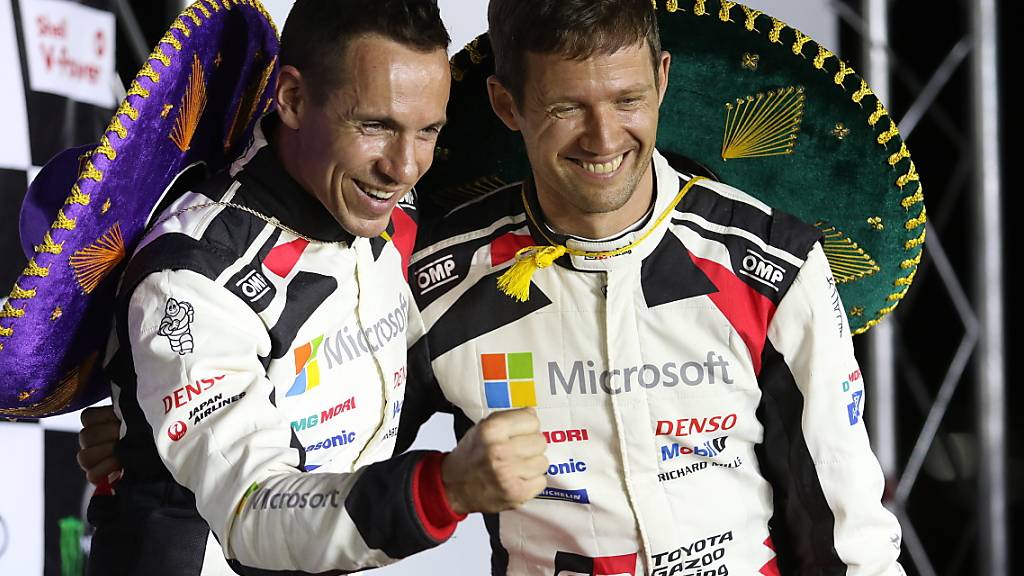 Sébastien Ogier (rechts) mit seinem Beifahrer Julien Ingrassia nach dem Sieg am Rallye Mexiko