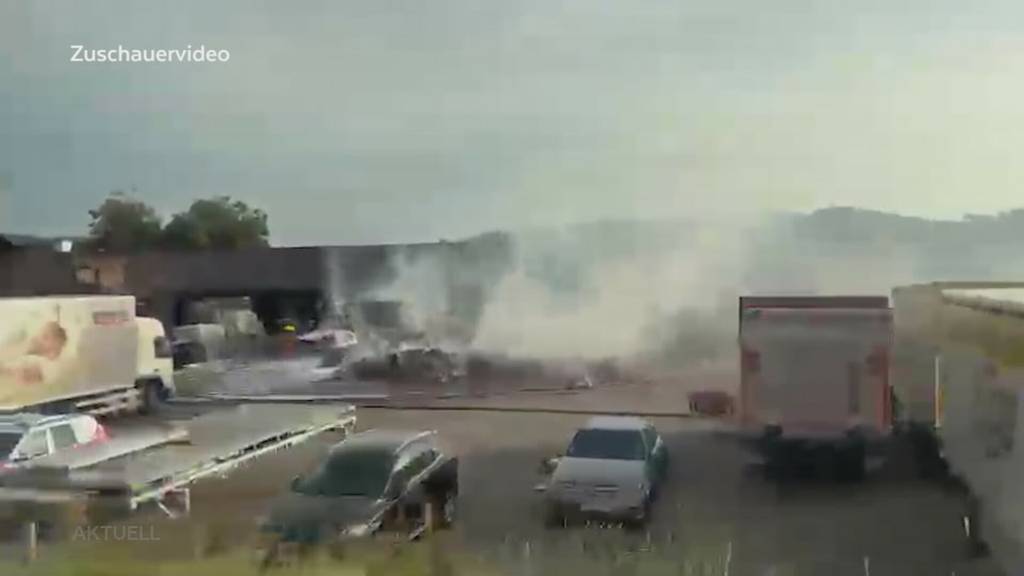Erneuter Brand: Feuerwehr muss zum REcycling-Center ausrücken