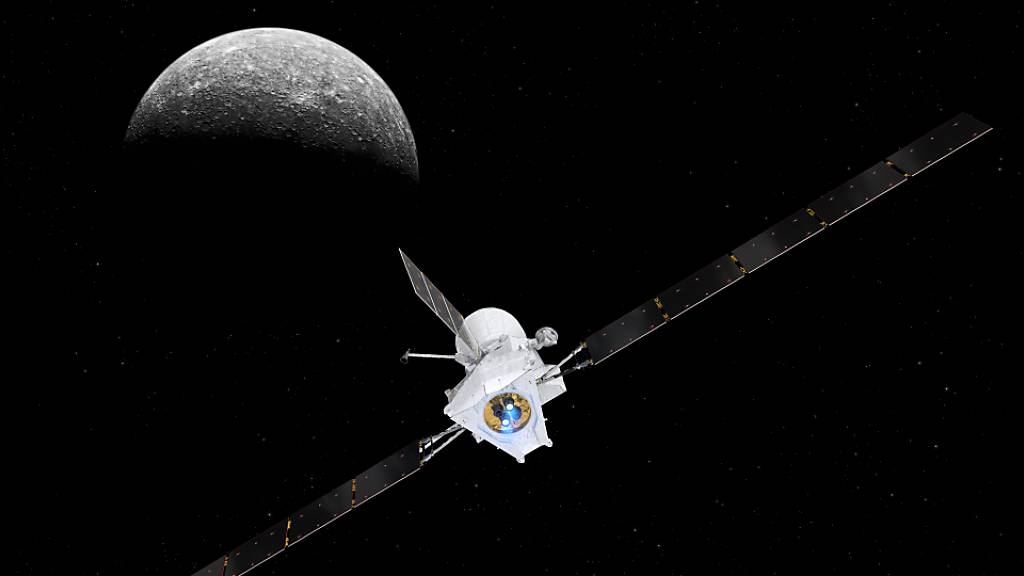 Eine künstlerische Darstellung der Raumsonde «BepiColombo» mit Merkur im Hintergrund. Am Freitag wird die Sonde das erste Mal an diesem Planeten vorbeifliegen.