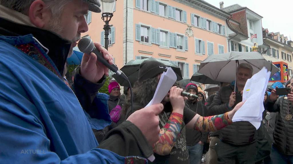 Fasnachtsbeginn: In Solothurn sind seit heute die Narren unterwegs und machen die Stadt unsicher