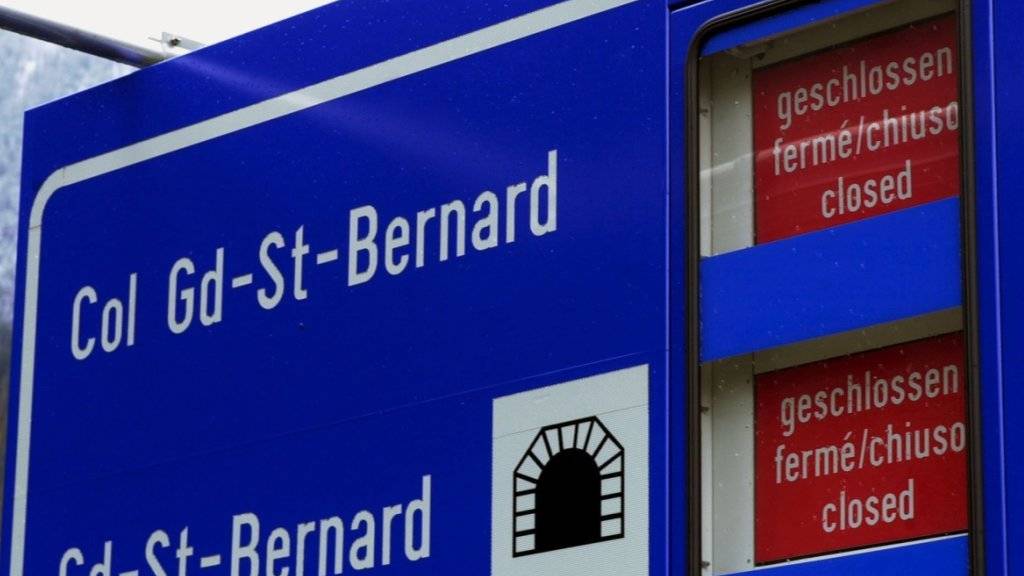 Der Grosse St. Bernhard wird noch mindestens bis Mitte Januar geschlossen bleiben. (Archivbild)
