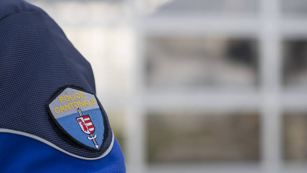 Die jurassische Kantonspolizei untersucht, weshalb das Feuer ausgebrochen war. (Archivbild)