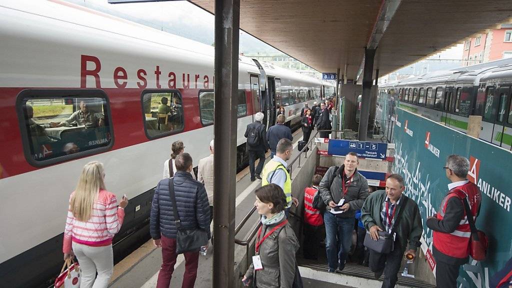 Weil ein verdächtiger Rucksack gefunden wurde, blieb der Bahnhof von Arth-Goldau zwei Stunden lang gesperrt. (Archiv)