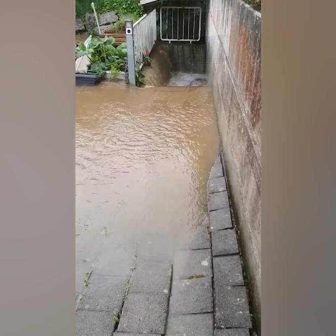 Starkregen setzt halbes Dorf unter Wasser