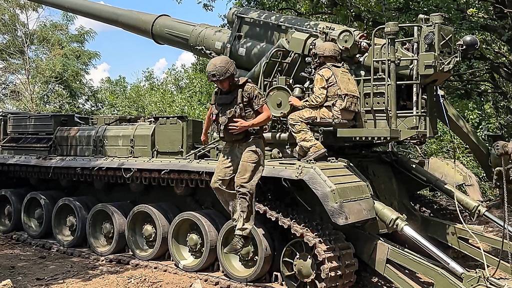 HANDOUT - Die ukrainischen Soldaten sind im Osten des Landes nach Angaben von Präsident Wolodymyr Selenskyj schwer unter Druck. Foto: ---/Russian Defense Ministry Press Service/AP/dpa