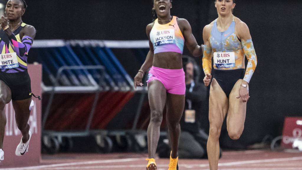Shericka Jackson muss über 200 m verletzt aufgeben. Amy Hunt verpasst den Sieg ebenfalls