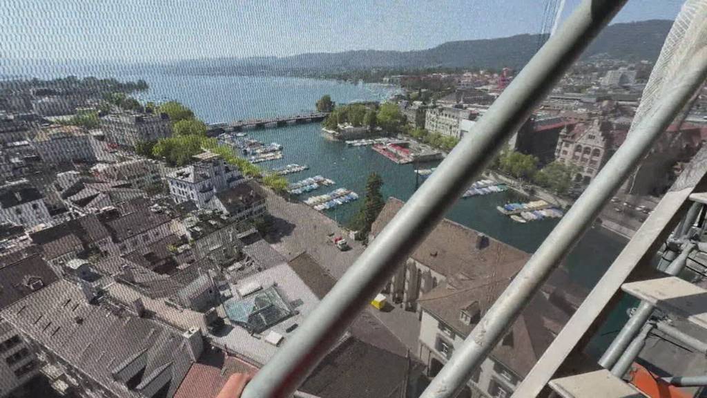 Arbeiten in luftiger Höhe: Augenschein auf der Grossmünster-Baustelle