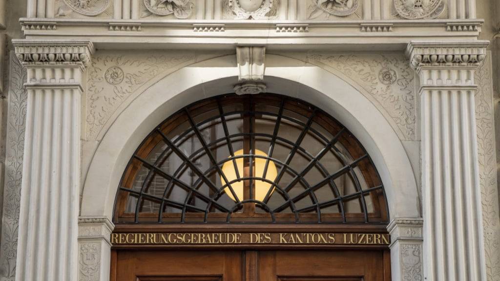 Der Luzerner Regierungsrat will die Beteiligung an einem schweizweiten Meldetool für Belästigungen und Übergriffe prüfen. (Symbolbild)